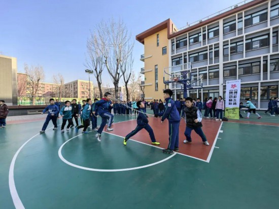 各地中小学改进体育教育jbo竞博电竞app：让年轻一代在运动中强意志健身心