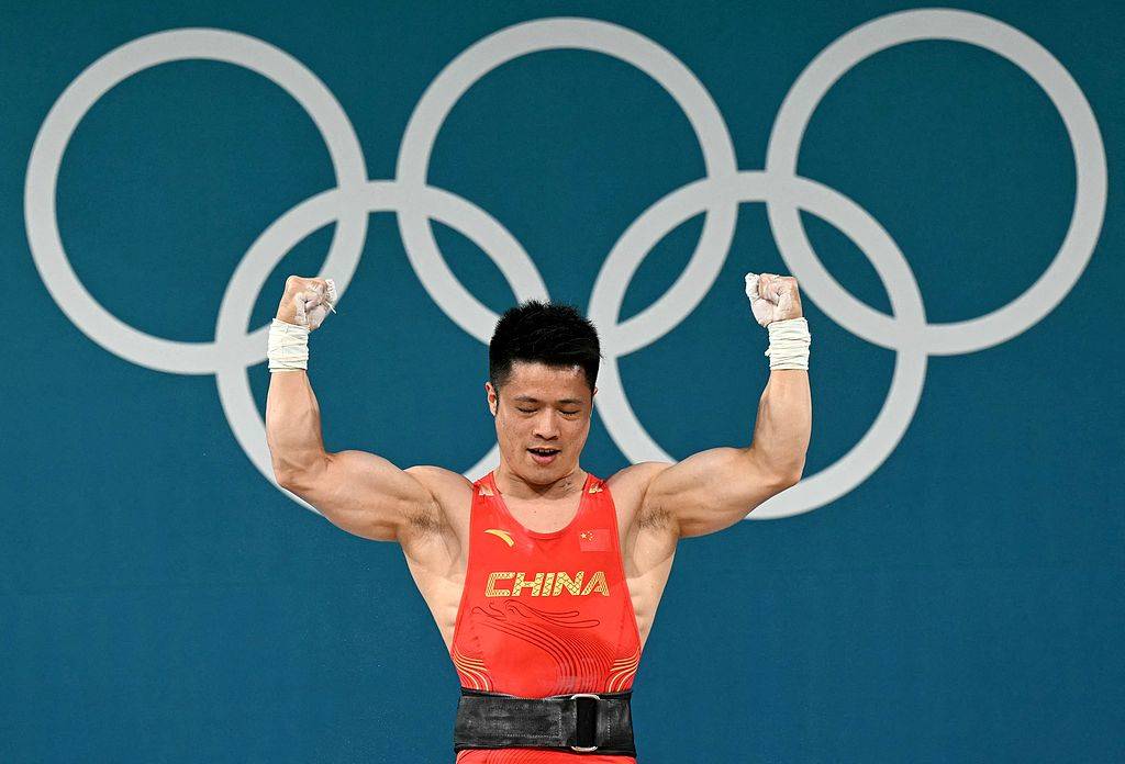 jbo竞博电竞体育纪录片冠军之路热播：赛场背后的汗水与荣耀(图2)